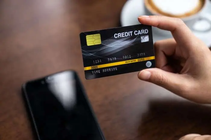 Using Credit Cards to Set Your Budget and Get Cash Back